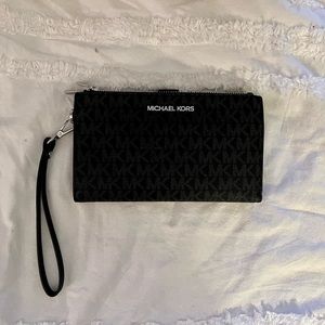 Michael Kors Signature Jet Set Double-Zip Wristlet